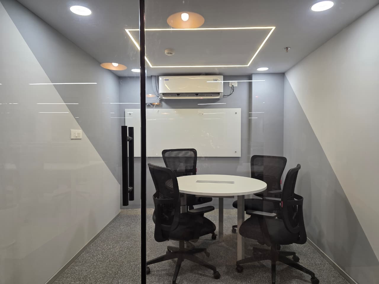 Meeting Room — Glass Cabin